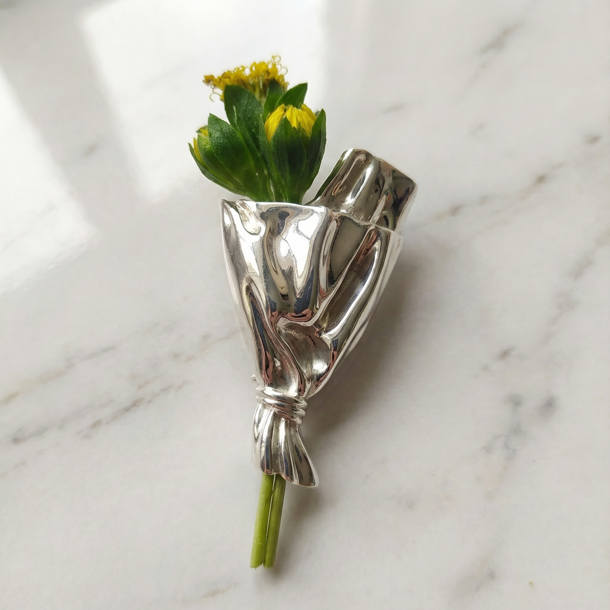 PetalPulse™ — Instantly Spark Your Style with Living Floral Elegance