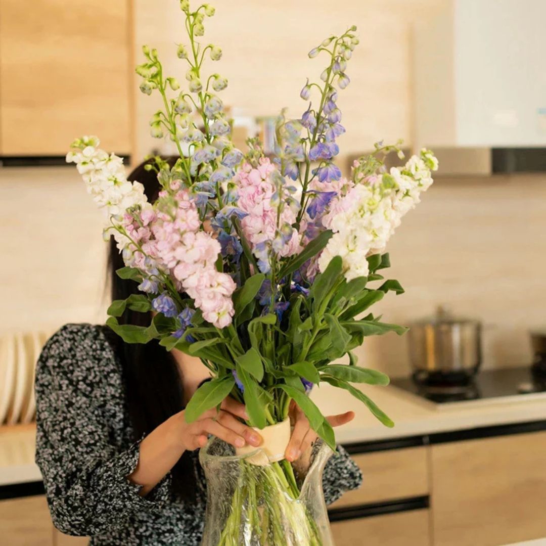 BloomVault™ — Effortless Elegance That Keeps Your Flowers Fresh and Flawless All Day