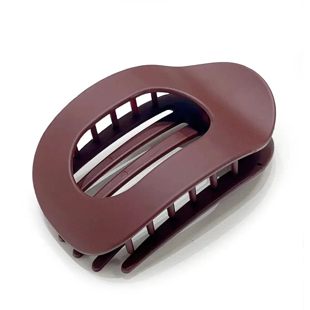 TressaClasp™ — Command Attention with All-Day Strength and Stylish Edge