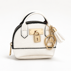 ShellAura™ — Carry Your Essentials in Effortless Style and Confidence