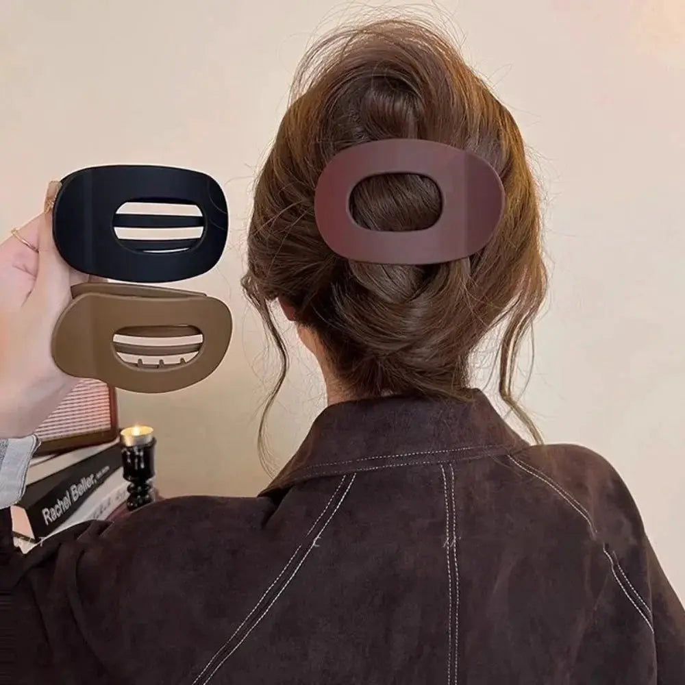TressaClasp™ — Command Attention with All-Day Strength and Stylish Edge