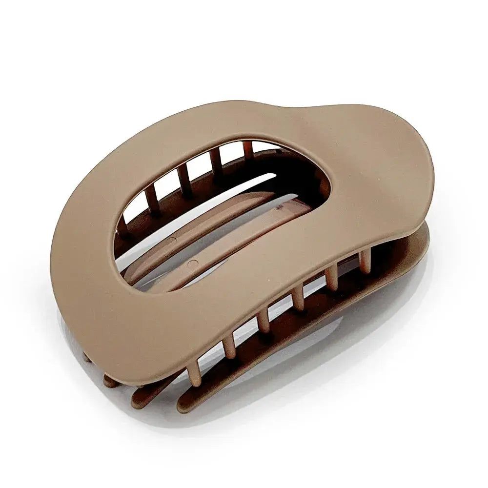 TressaClasp™ — Command Attention with All-Day Strength and Stylish Edge