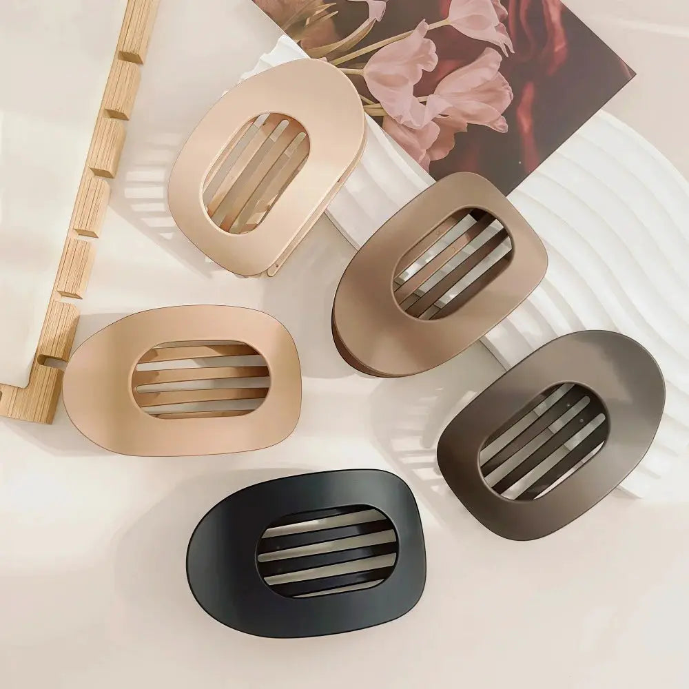 TressaClasp™ — Command Attention with All-Day Strength and Stylish Edge