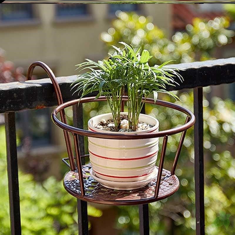 Lumecrest™ — Make Your Plants the Center of Attention Without the Hassle