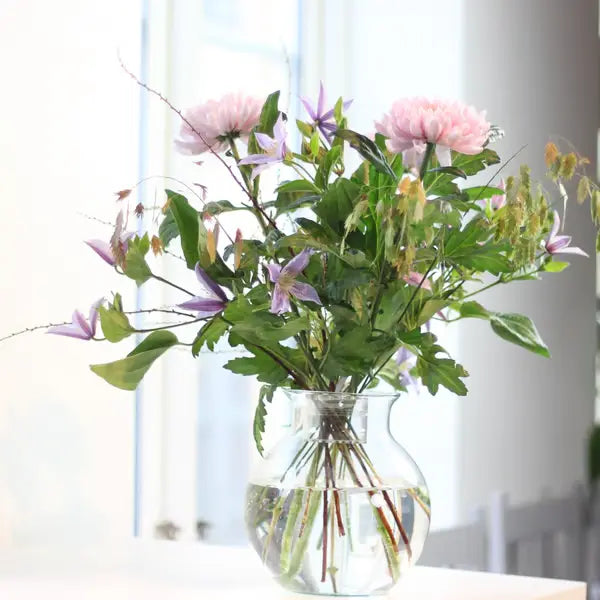 BloomVault™ — Effortless Elegance That Keeps Your Flowers Fresh and Flawless All Day