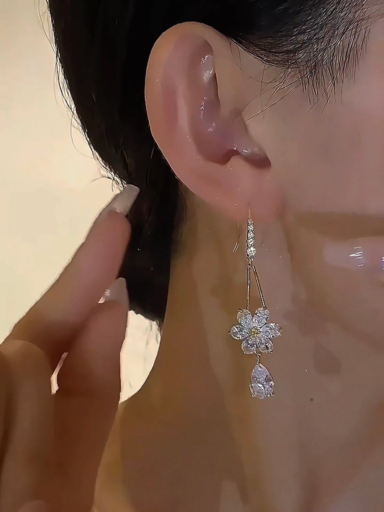 Aurella™ — Shine Brilliantly with Featherlight Confidence All Day Long