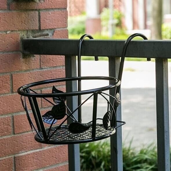 Lumecrest™ — Make Your Plants the Center of Attention Without the Hassle